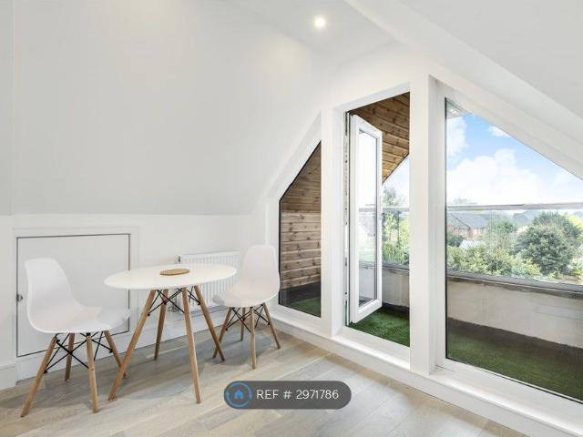 Osborne Road, Egham TW20, 1 bed flat to rent, £1,325 pcm | PrimeLocation