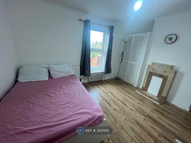 Osborne Road, Hounslow TW3, 3 bed terraced house to rent, £2,300 pcm | PrimeLocation