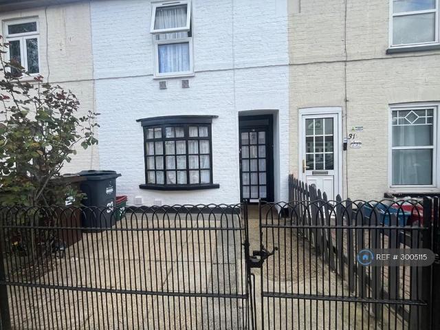 Osborne Road, Hounslow, TW3 3 bed terraced house to rent £2,300 pcm £531 pw