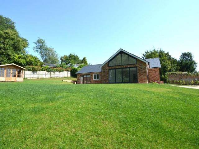 Osborne Road, Jarvis Brook 2 bed detached bungalow to rent £2,400 pcm £554 pw
