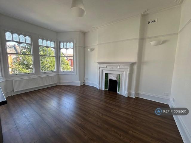 Osborne Road, London, N13 2 bed flat to rent £1,800 pcm £415 pw