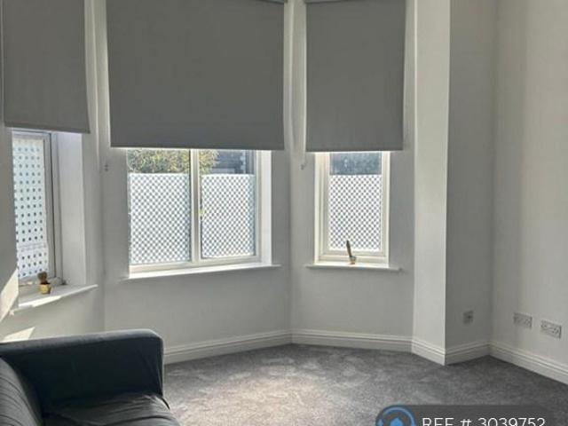 Osborne Road, Manchester, M19 2 bed flat to rent £895 pcm £207 pw