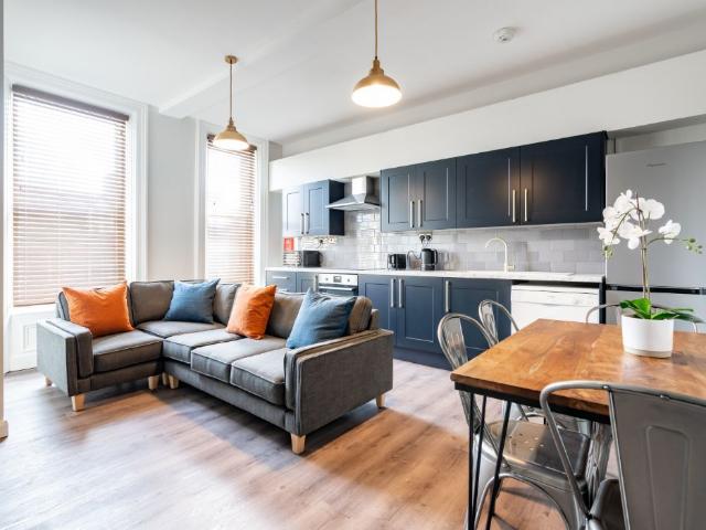 Osborne Road, Newcastle NE2, 5 bed flat to rent, £758 pppm | PrimeLocation