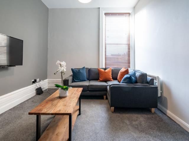 Osborne Road, Newcastle NE2, 3 bed flat to rent, £767 pppm | PrimeLocation