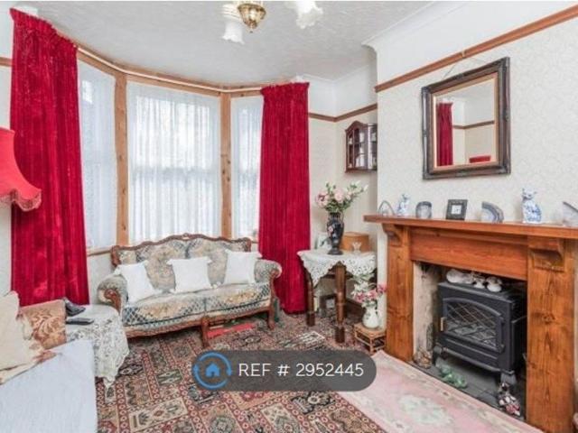 Osborne St, Milton Keynes MK2, 2 bed semi detached house to rent, £1,400 pcm | PrimeLocation