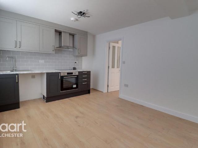 Osborne Street, Colchester Studio to rent £900 pcm £208 pw