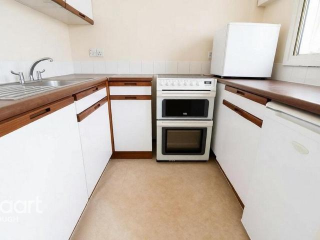 Osborne Street, Slough Studio to rent £925 pcm £213 pw