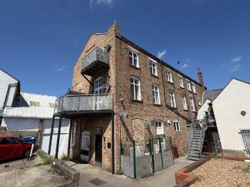 Osborn's Court, Olney MK46, 2 bed flat to rent, £1,250 pcm | PrimeLocation