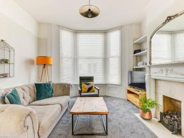 Osbourne Villas, Hove 2 bed maisonette to rent £2,500 pcm £577 pw