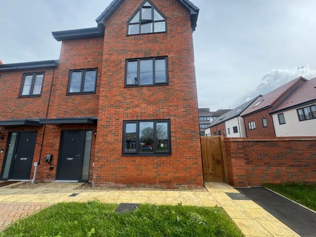Osbourne Gardens, Aylesbury HP21, 5 bed property to rent, £2,800 pcm | PrimeLocation