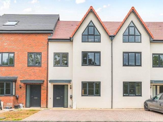Osbourne Gardens, Eighth Avenue, Aylesbury HP21, 5 bed terraced house to rent, £2,500 pcm | PrimeLocation