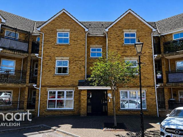 Osier Drive, Basildon 2 bed apartment to rent £1,400 pcm £323 pw