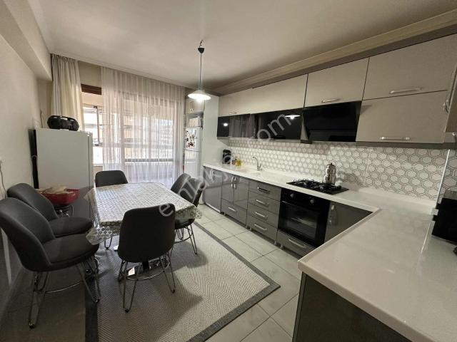 Oskar'dan Hastane Yanında 4+1 Geniş Site İçinde Satılık Daire