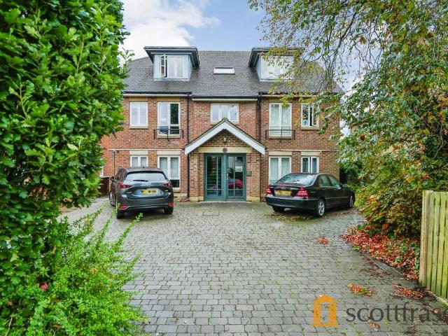 Osler Road, Headington, Oxford, OX3 2 bed flat to rent £1,700 pcm £392 pw