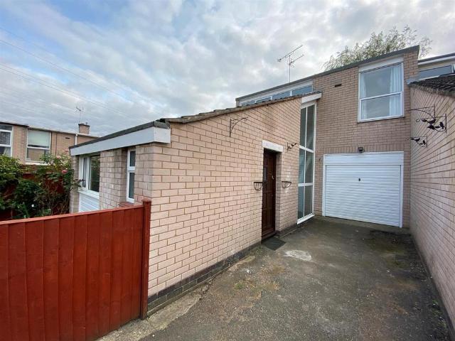 Oslo Gardens, Coventry, CV2 2DF 3 bed end of terrace house to rent £1,125 pcm £260 pw