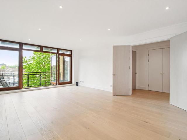 Osprey Court, St Katharine Docks. 2 bed flat to rent £5,096 pcm £1,176 pw