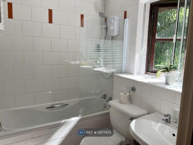 Osprey Close, Watford WD25, 2 bed flat to rent, £1,600 pcm | PrimeLocation
