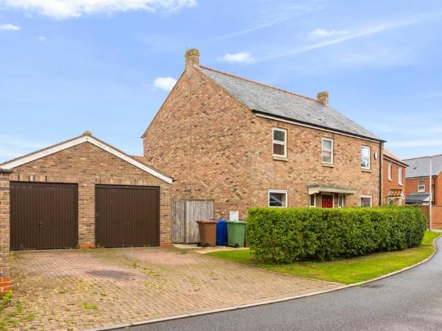 Osprey Drive, Great Coates, North. 4 bed detached house to rent £1,400 pcm £323 pw