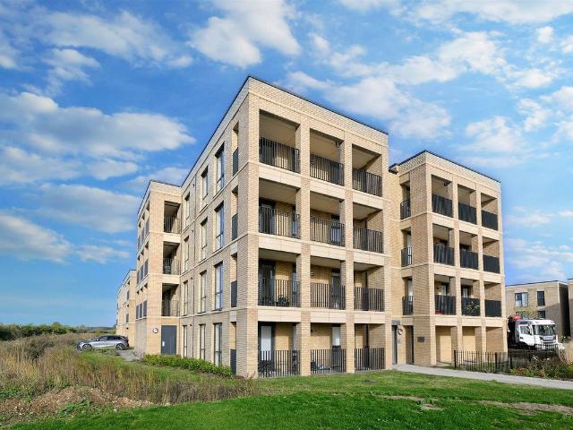 Osprey Drive, Trumpington, Cambridge CB2, 2 bed flat to rent, £1,750 pcm | PrimeLocation