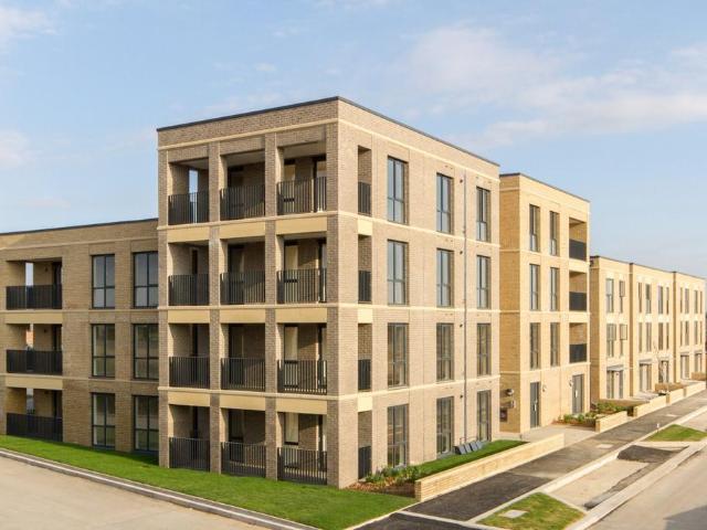 Osprey Drive, Trumpington, Cambridge 2 bed apartment to rent £1,750 pcm £404 pw