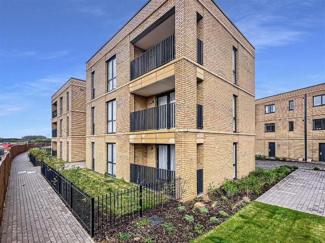Osprey Drive, Trumpington CB2, 2 bed flat to rent, £1,850 pcm | PrimeLocation