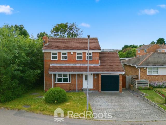 Ossett, West Yorkshire WF5, 4 bed detached house to rent, £1,600 pcm | PrimeLocation