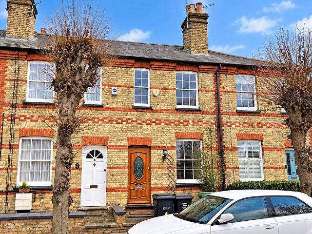 Oster Street, St. Albans AL3 2 bed terraced house to rent £1,800 pcm £415 pw