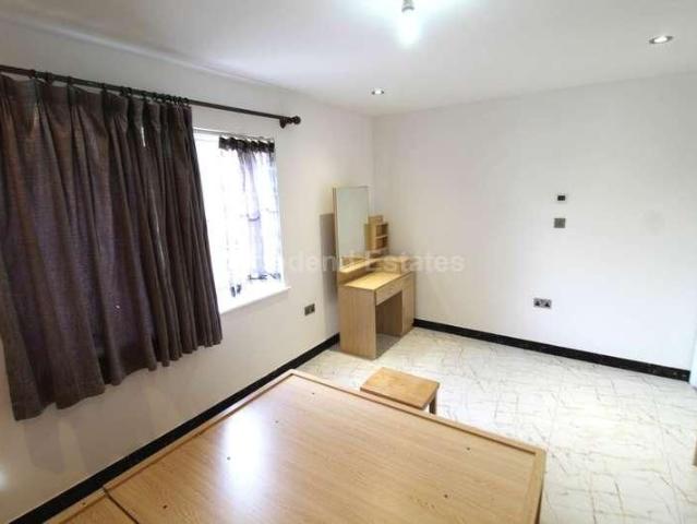 Osterley Park Road, Southall, UB2