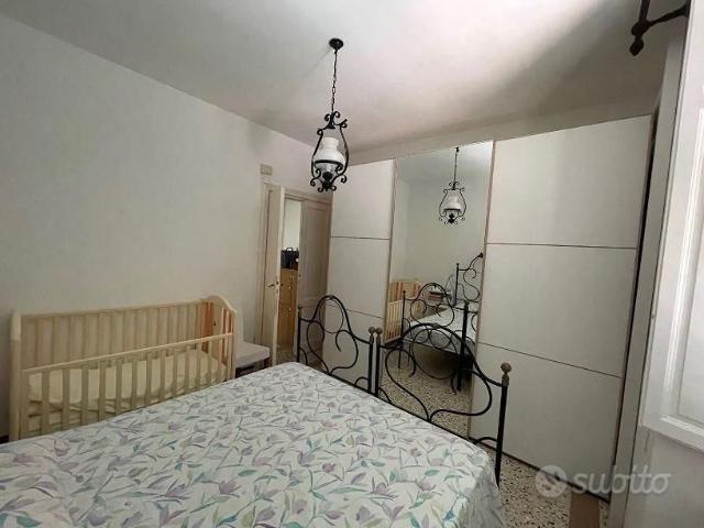OSTIA GRAZiOSO TRILOCALE ARREDATO Con BALCONE