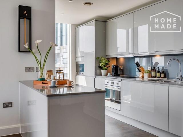 Ostro Tower, Canary Wharf, E14 1 bed apartment to rent £2,800 pcm £646 pw