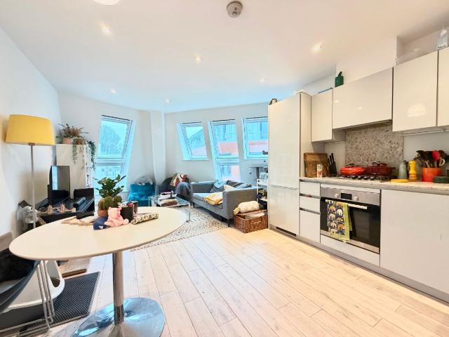 Ostro House, Finchley Road, London NW2, 1 bed flat to rent, £2,000 pcm | PrimeLocation