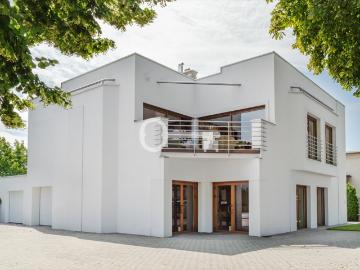 Dom 400 m² z tarasem, kominkiem i garażem