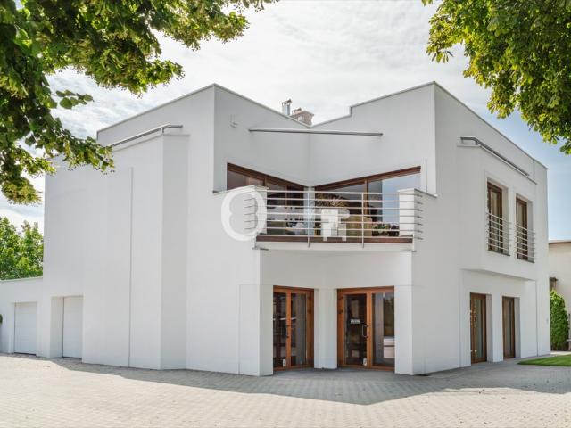 Dom 400 m² z tarasem, kominkiem i garażem