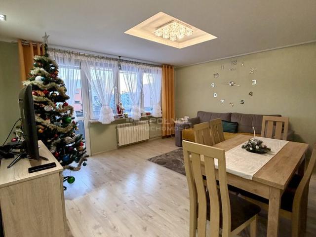 Na sprzedaż przestronne 3 pokojowe mieszkanie 61 m² z balkonem w Ostrowcu