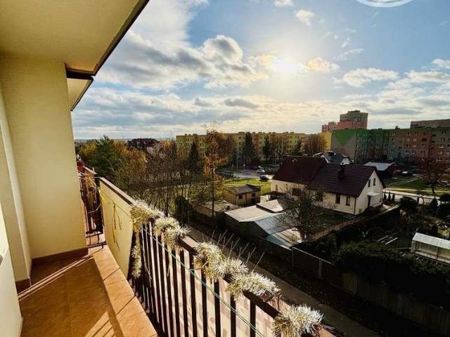 Sprzedam 2 pokojowe mieszkanie z dużym balkonem w Ostrowcu