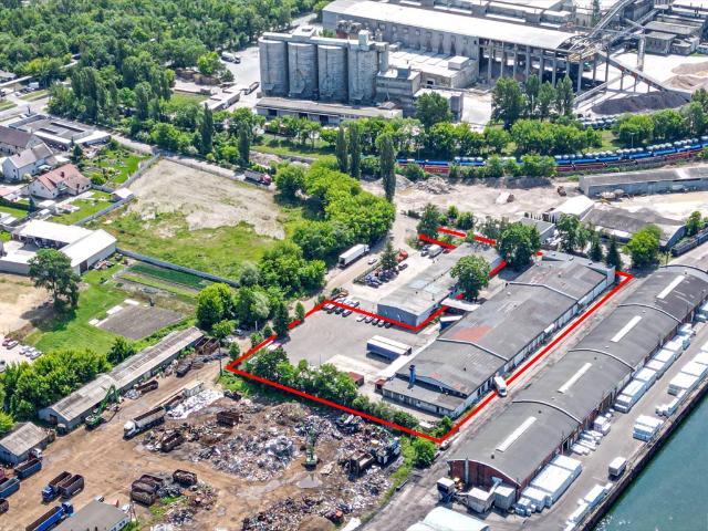 Na sprzedaż przestronny obiekt przemysłowy z biurem i magazynami