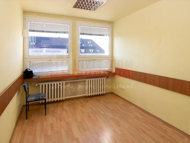 Lokal biurowy 12,10 m2 w centrum Opola, ogrzewanie w cenie