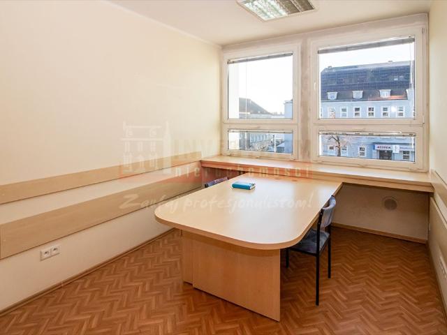 Lokal biurowy 12,10 m2 w centrum Opola, ogrzewanie w cenie