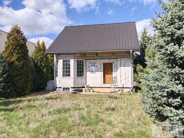 Do sprzedania dom z potencjałem 187 m² z niezależnym mieszkaniem