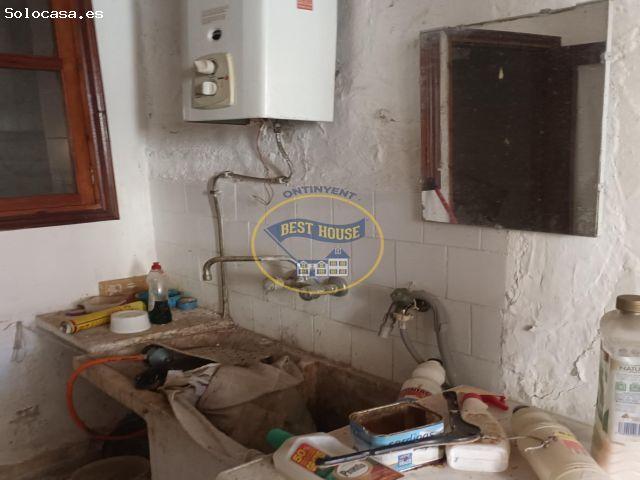 OPORTIUNIDAD AMPLIA CASA CON PATIO PARA REFORMAR EN MONTABERNER