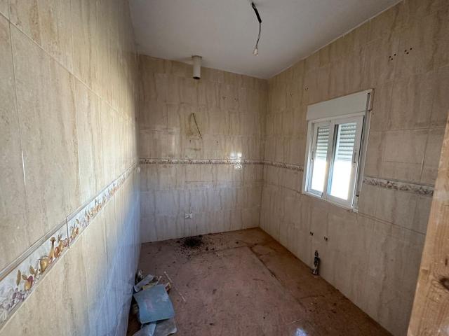 OPORTUNIDAD: 2 viviendas, almacenes y solar edificable en LA PACA