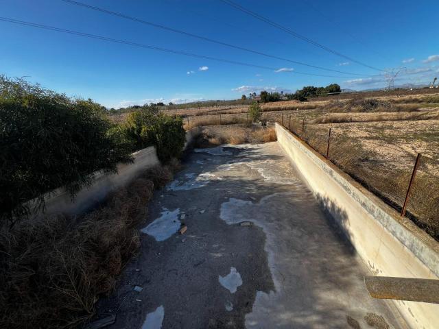 OPORTUNIDAD TERRENO CON CASA PARA REFORMAR
