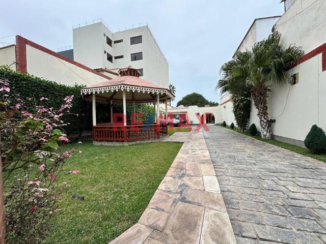 Oportunidad Única ! Vendo Linda Casa En La Punta Con Dos Frente Y Una Hermosa Vista Desde La Playa Arenilla Hasta Chorrillos !
