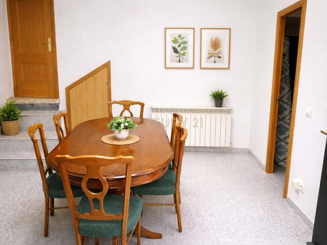 Oportunidad única: Casa de pueblo en Ademuz, ideal como segunda residencia o inversión turística
