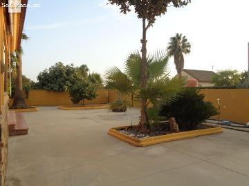 ¡Oportunidad Única! Chalet con Piscina en El Nuevo Higuerón, Córdoba ?
