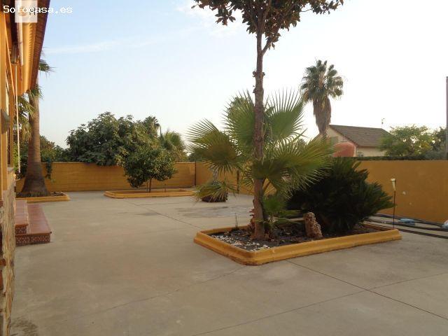¡Oportunidad Única! Chalet con Piscina en El Nuevo Higuerón, Córdoba ?