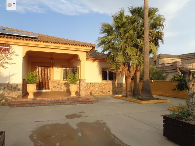 ¡Oportunidad Única! Chalet con Piscina en El Nuevo Higuerón, Córdoba