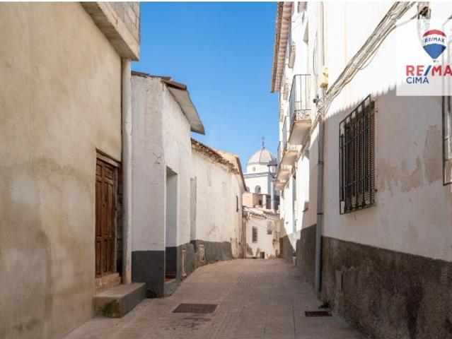 Oportunidad única de inversión en Zújar 2 pisos en construccion y 2 pisos para reforma