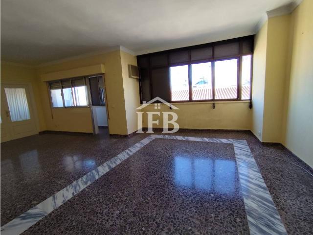 ¡Oportunidad única! Piso 4 dormitorios en el Casco Antiguo de Badajoz