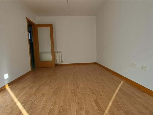 ¡Oportunidad Única en Vegadeo! Piso Amplio con Terraza y Trastero